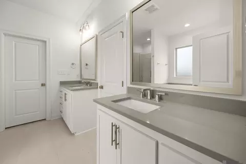 Bath - 236 Sophia Dr, Luling, LA 70070 photo 4 of 4