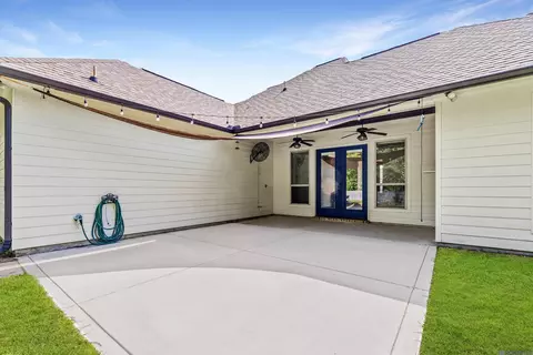 Exterior - 15822 Blackstone Dr, Pride, LA 70770 photo 2 of 3