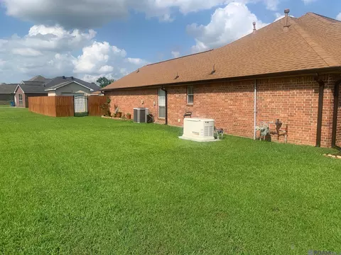 40430 Fitzgerald Dr, Darrow, LA 70725 photo 2