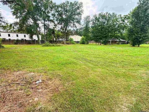 8634 Lake Park Dr, Denham Springs, LA 70726