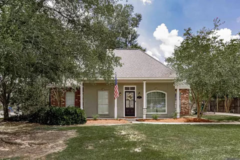 9198 Gary Dr, Denham Springs, LA 70726