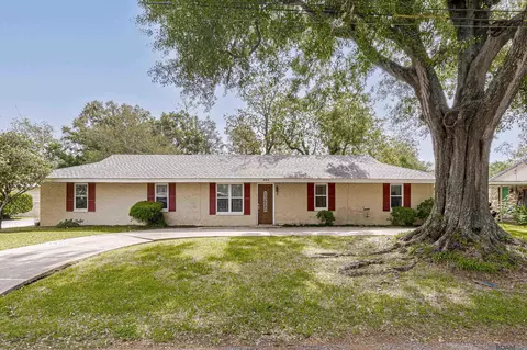 404 Hood St, Donaldsonville, LA 70346
