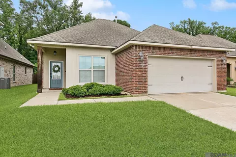 7961 Brown Hickory Ave, Baton Rouge, LA 70820