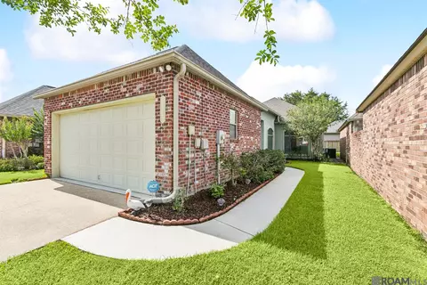 5475 Courtyard Dr, Gonzales, LA 70737