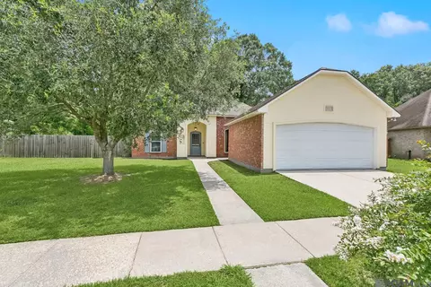6216 Woodbend Dr, Zachary, LA 70791