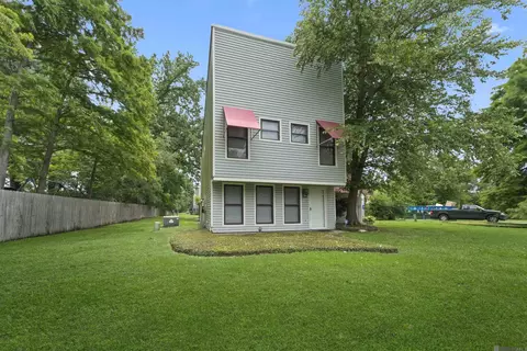 8411 E Cypress Point Ct, Baton Rouge, LA 70809