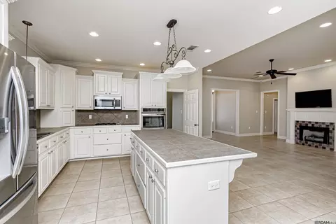 Kitchen - 13351 Sunny Ln, Walker, LA 70785 photo 3 of 4