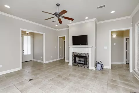 Living - 13351 Sunny Ln, Walker, LA 70785 photo 2 of 3