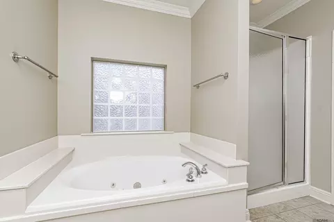 Bath - 13351 Sunny Ln, Walker, LA 70785 photo 2 of 4