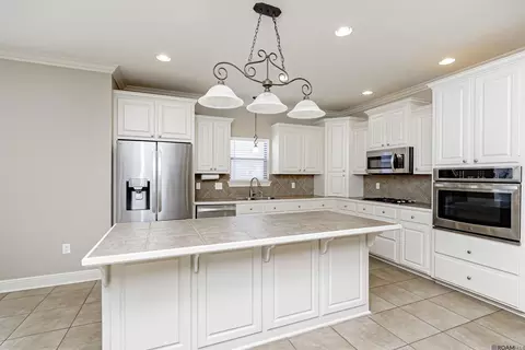 Kitchen - 13351 Sunny Ln, Walker, LA 70785 photo 2 of 4