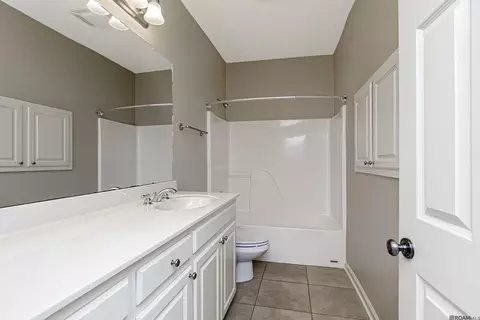 Bath - 13351 Sunny Ln, Walker, LA 70785 photo 4 of 4