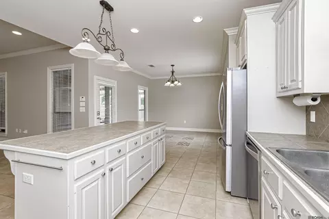 Kitchen - 13351 Sunny Ln, Walker, LA 70785 photo 4 of 4