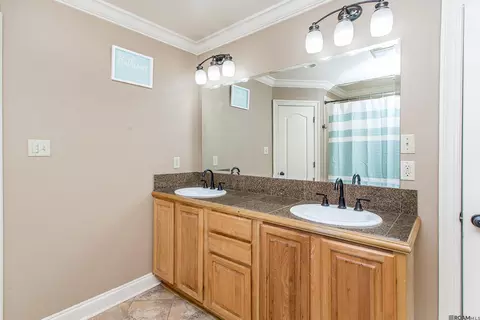 Bath - 142 Fox Trot Ln, Sunset, LA 70584 photo 2 of 3