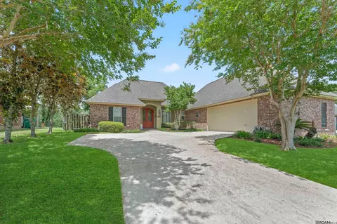 3013 Country Lake Dr, Zachary, LA 70791