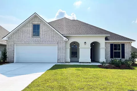 8862 Lyndanne Dr, Denham Springs, LA 70726