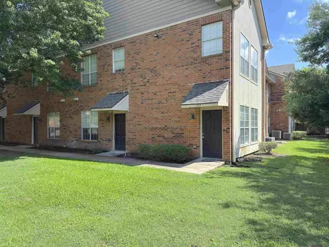 710 E Boyd Dr # 301, Baton Rouge, LA 70808