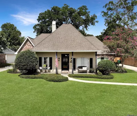 1636 River Run Dr, Denham Springs, LA 70726