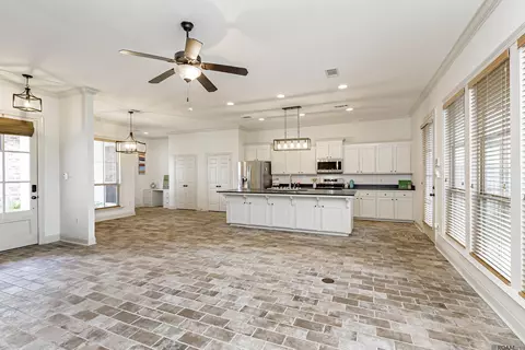 10542 Springtree Ave, Baton Rouge, LA 70810