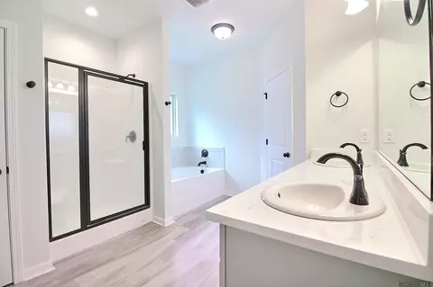 Bath - 74353 Turf Dr, Covington, LA 70435 photo 1 of 2