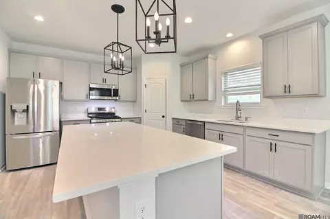 Kitchen - 74353 Turf Dr, Covington, LA 70435 photo 3 of 6