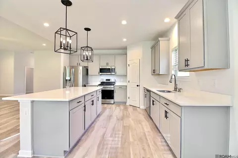 Kitchen - 74353 Turf Dr, Covington, LA 70435 photo 1 of 6