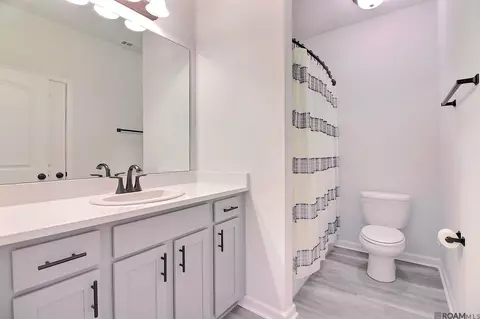 Bath - 74353 Turf Dr, Covington, LA 70435 photo 2 of 2