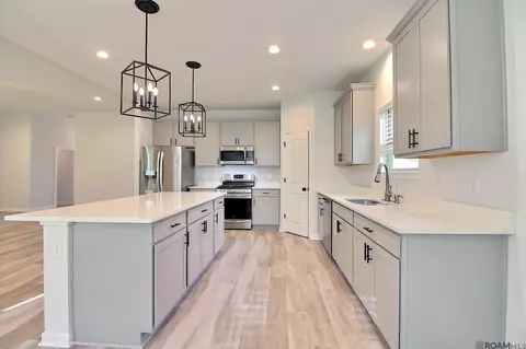 Kitchen - 74353 Turf Dr, Covington, LA 70435 photo 5 of 6