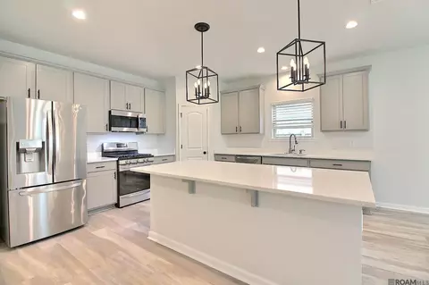 Kitchen - 74353 Turf Dr, Covington, LA 70435 photo 4 of 6