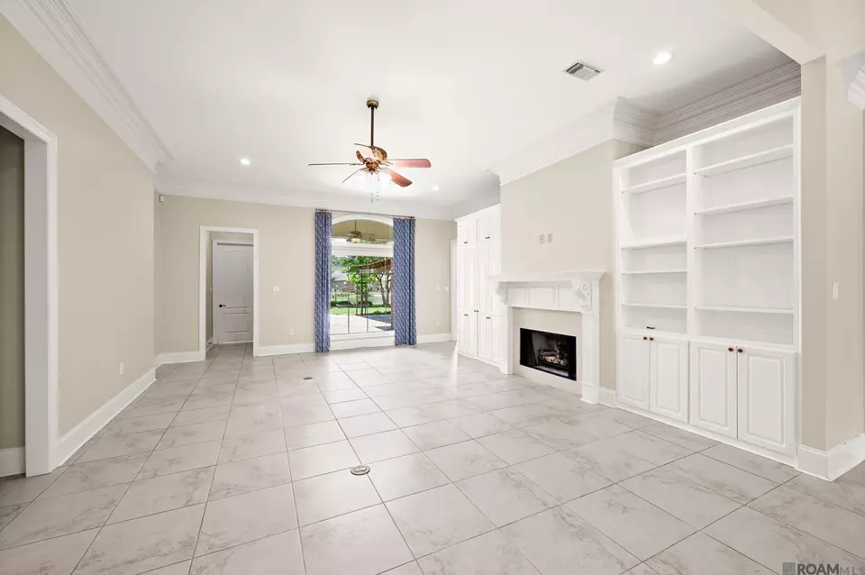 Living - 19537 S Harrells Ferry Rd, Baton Rouge, LA 70816 photo 1 of 3