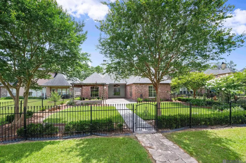 Exterior - 19537 S Harrells Ferry Rd, Baton Rouge, LA 70816 photo 6 of 7