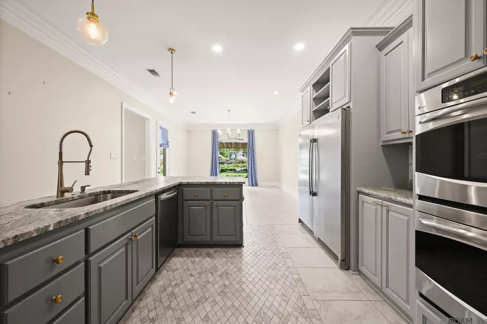 Kitchen - 19537 S Harrells Ferry Rd, Baton Rouge, LA 70816 photo 3 of 4