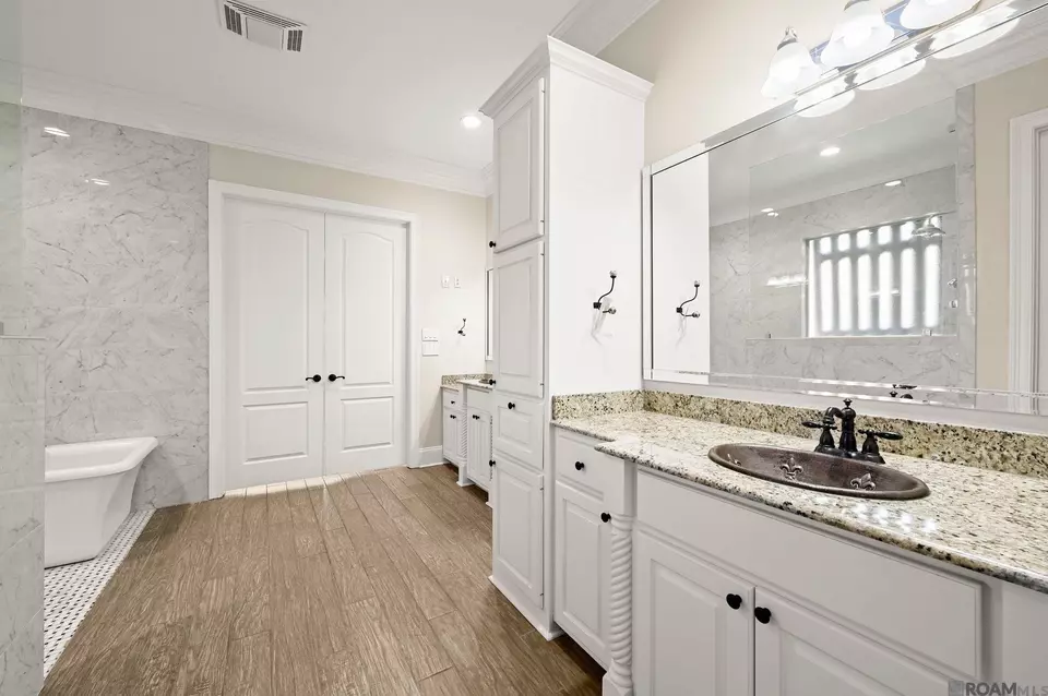 Bath - 19537 S Harrells Ferry Rd, Baton Rouge, LA 70816 photo 5 of 8