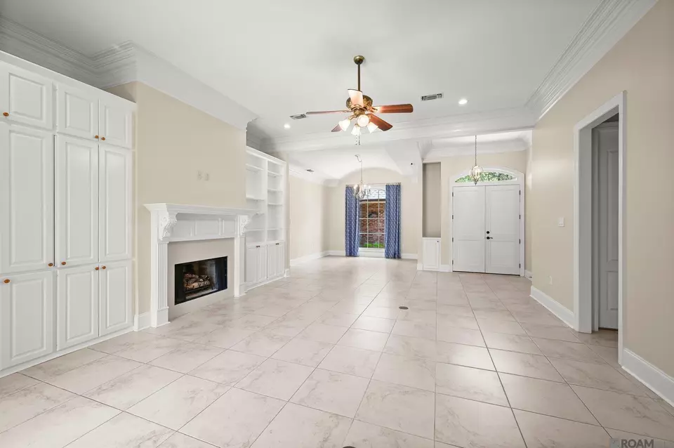 Living - 19537 S Harrells Ferry Rd, Baton Rouge, LA 70816 photo 2 of 3