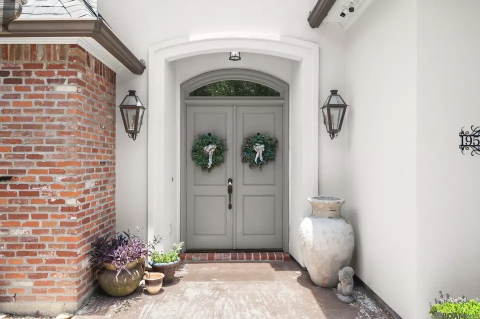 Entry Way - 19537 S Harrells Ferry Rd, Baton Rouge, LA 70816 photo 1 of 3