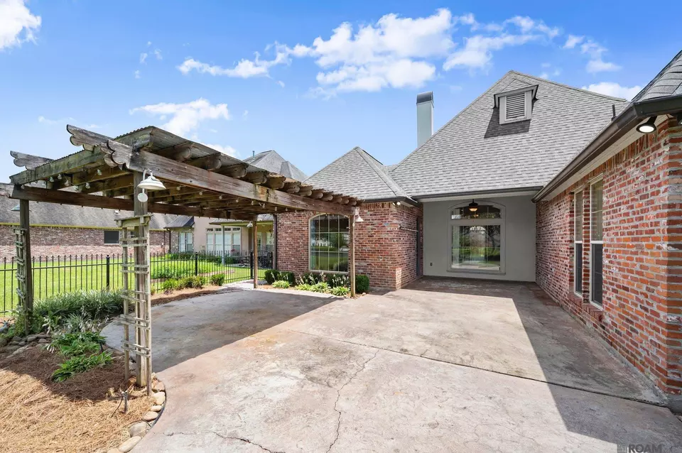 Exterior - 19537 S Harrells Ferry Rd, Baton Rouge, LA 70816 photo 5 of 7