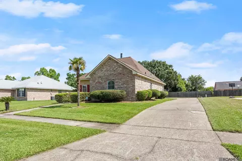 Exterior - 4601 Fourchon Dr, Baker, LA 70714 photo 1 of 4