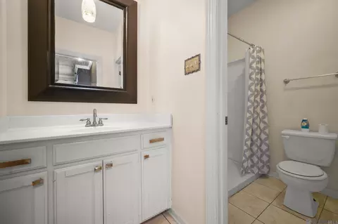 Bath - 4601 Fourchon Dr, Baker, LA 70714 photo 4 of 4