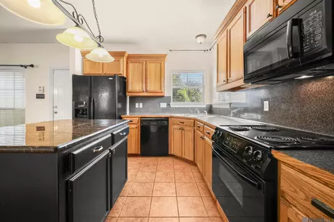 Kitchen - 4601 Fourchon Dr, Baker, LA 70714 photo 2 of 2
