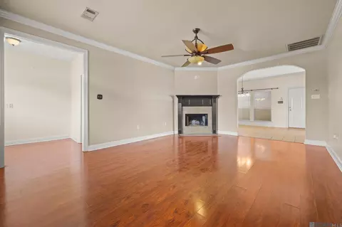 Living - 4601 Fourchon Dr, Baker, LA 70714 photo 1 of 2
