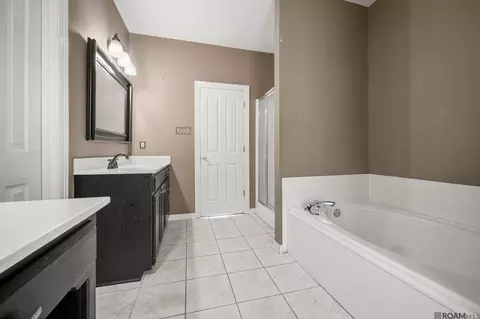 Bath - 4601 Fourchon Dr, Baker, LA 70714 photo 1 of 4