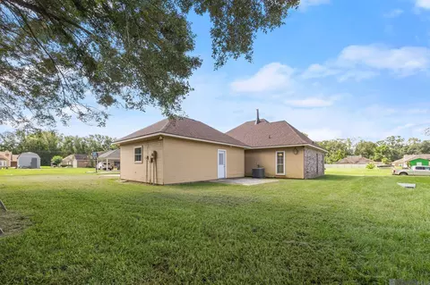 Exterior - 4601 Fourchon Dr, Baker, LA 70714 photo 2 of 4