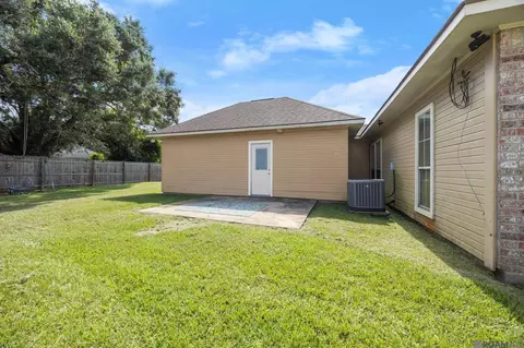 Exterior - 4601 Fourchon Dr, Baker, LA 70714 photo 4 of 4