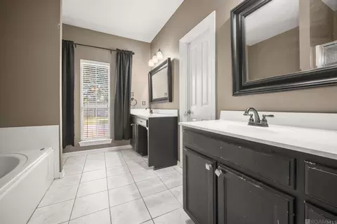 Bath - 4601 Fourchon Dr, Baker, LA 70714 photo 2 of 4