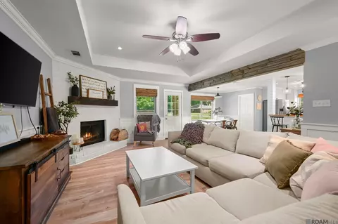 140 Mistletoe Dr, Slaughter, LA 70777