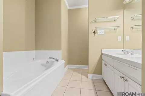 Bath - 13388 Sunny Ln, Walker, LA 70785 photo 1 of 3