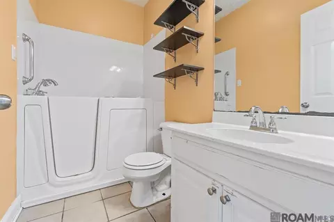 Bath - 13388 Sunny Ln, Walker, LA 70785 photo 3 of 3