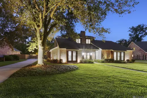 627 Highland Oaks Dr, Baton Rouge, LA 70810