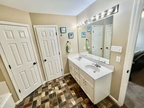 Bath - 13931 Lynn St, Walker, LA 70785 photo 2 of 3