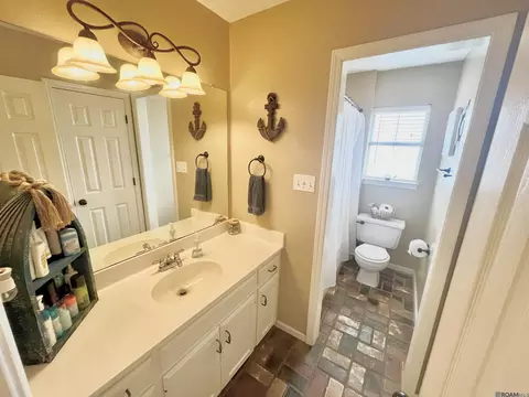 Bath - 13931 Lynn St, Walker, LA 70785 photo 1 of 3