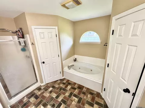Bath - 13931 Lynn St, Walker, LA 70785 photo 3 of 3